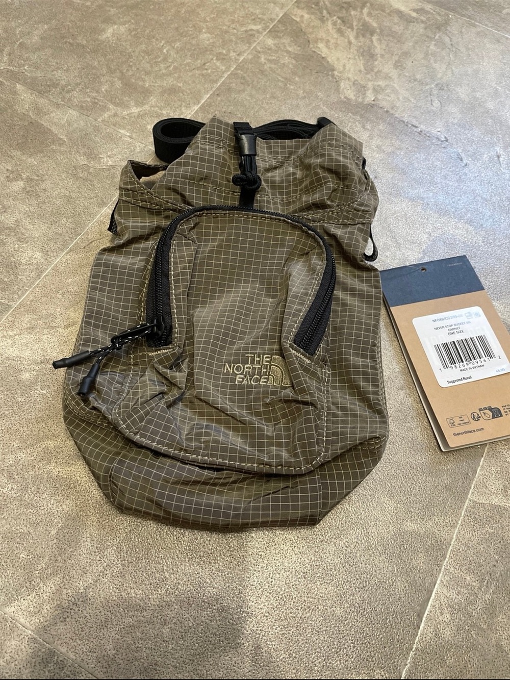 The north face NWT never stop bucket bag